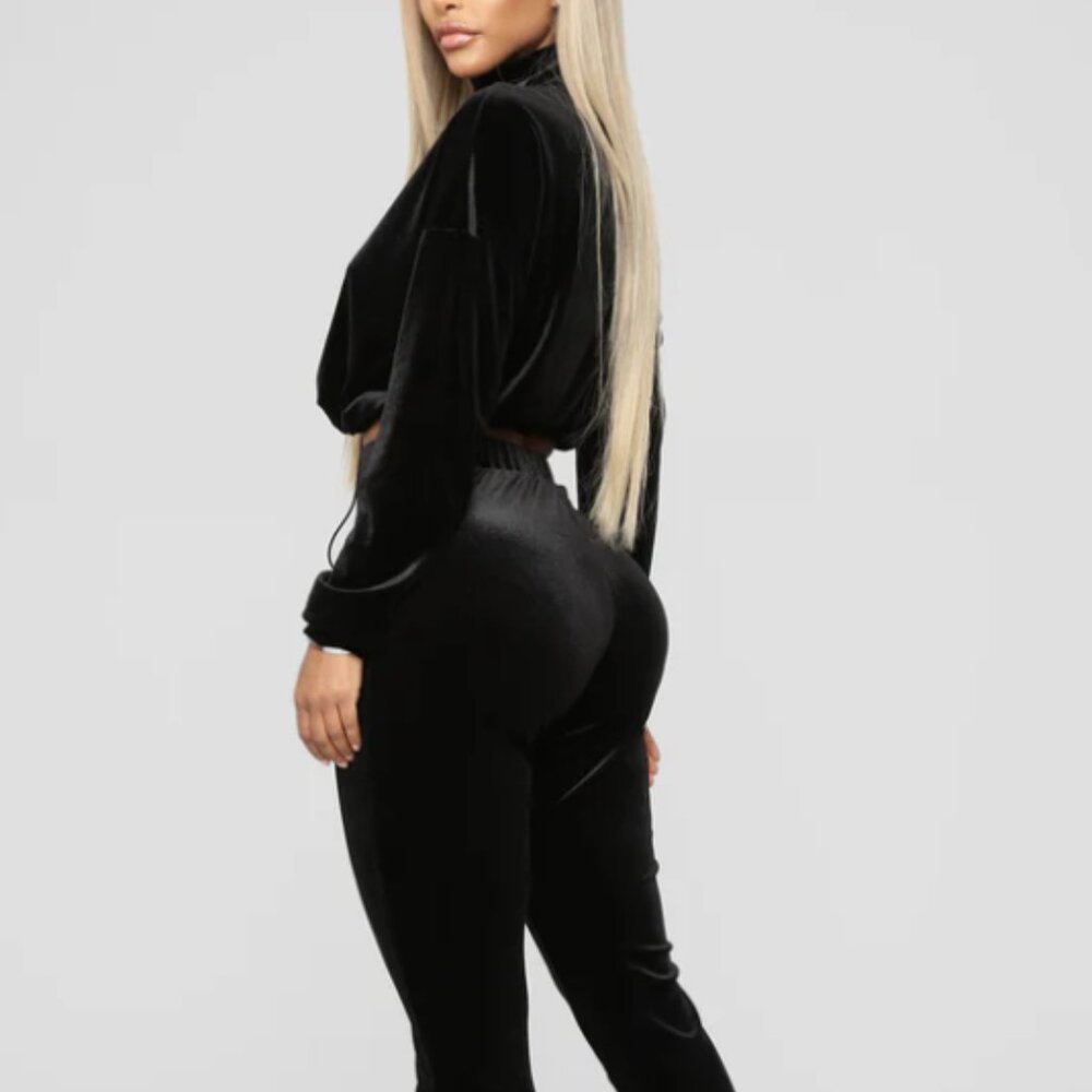 Fashion Nova Long Sleeve Cropped Top High Waist Velour Skinny Leg Pants